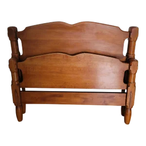 1980s Vintage Solid Wood Traditional Twin Bed