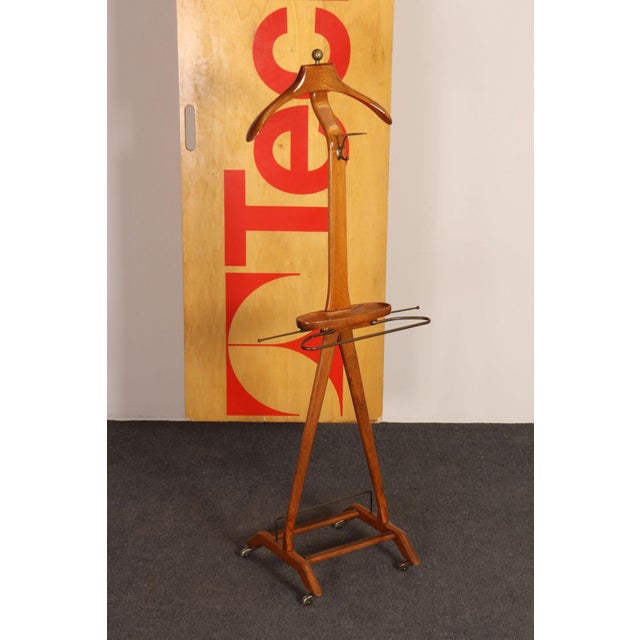 1960s Sculptural Italian Modernist Beech and Brass Valet by Fratelli Reguitti For Sale - Image 5 of 18