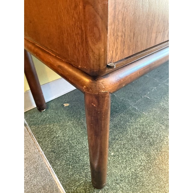 Mid-Century Modern 1960s Combed Walnut 3 Door 3 Drawer Credenza For Sale - Image 3 of 13