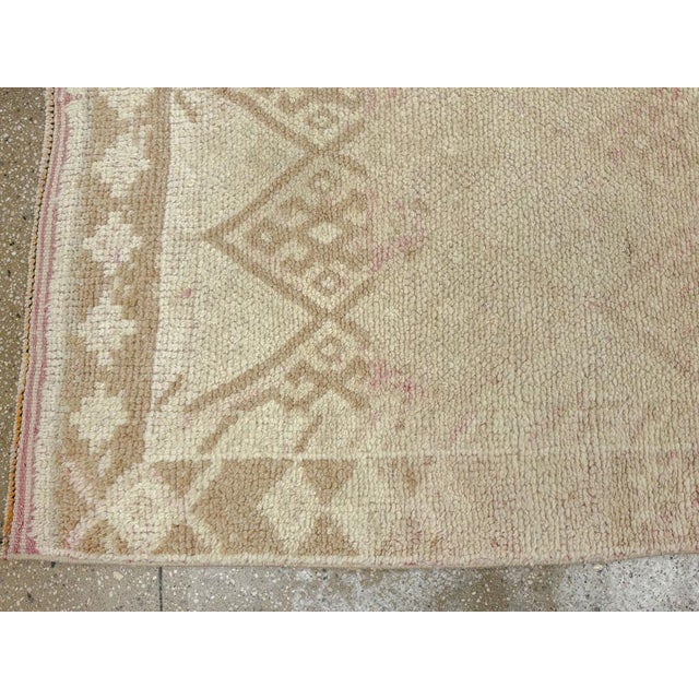 Textile Galerie Shabab Collection Mid-20th Century Turkish Anatolian Runner For Sale - Image 7 of 10
