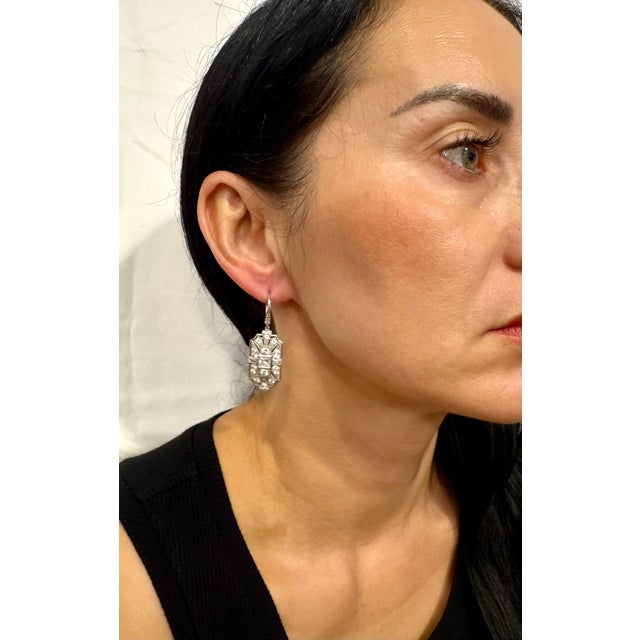 Vintage 3 Ct Round & Princess Shape Diamond Hanging Earring in Platinum For Sale - Image 14 of 18