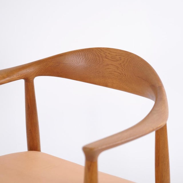 The Chair Model JH503 in Oak with Vegetable-Tanned Natural Leather by Hans J. Wegner, 1960s For Sale - Image 6 of 14