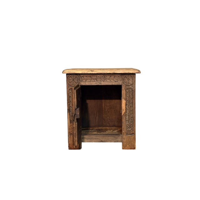 Antique Cabinet in Oak, 1700, in Very Good conditions. Designed before 1890