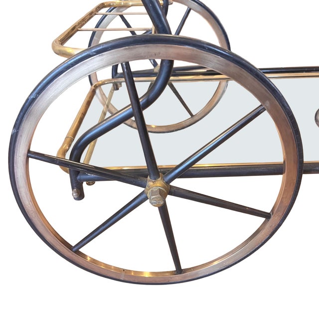 1950s Mid-Century Modern Italian Brass and Glass Bar Cart with Lifting Top Tray, 1950s For Sale - Image 5 of 6