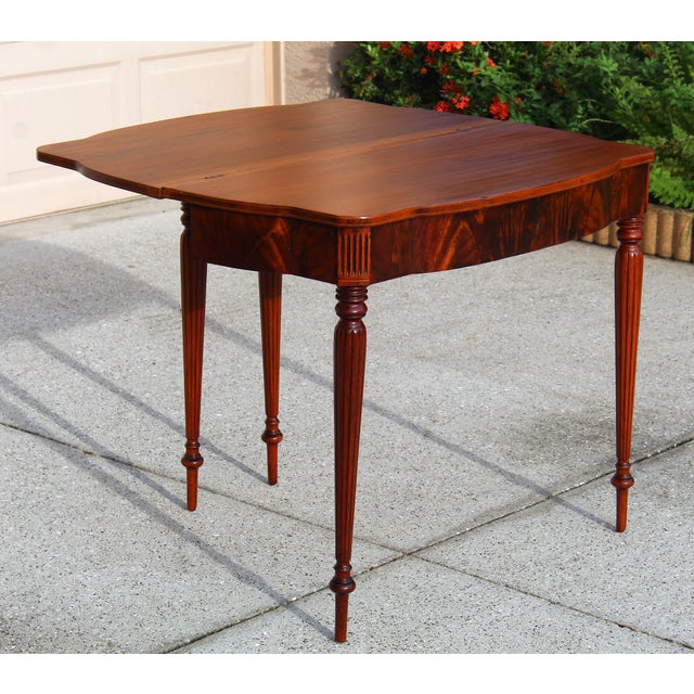 Traditional Antique Early 20th-Century Flame Mahogany Gateleg Game Table or Desk For Sale - Image 3 of 18