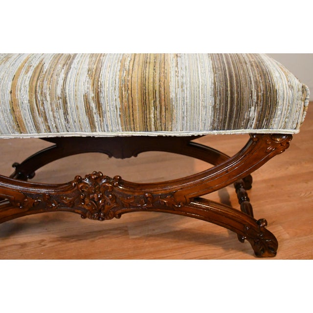 1900s Antique French Louis XV Carved Walnut Spring-Seat Window Bench / New Upholstery For Sale - Image 12 of 13