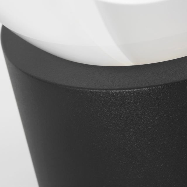 Visual Comfort Sean Lavin by Visual Comfort Modern Mina Cordless/Rechargeable Table Lamp in Black For Sale - Image 4 of 9