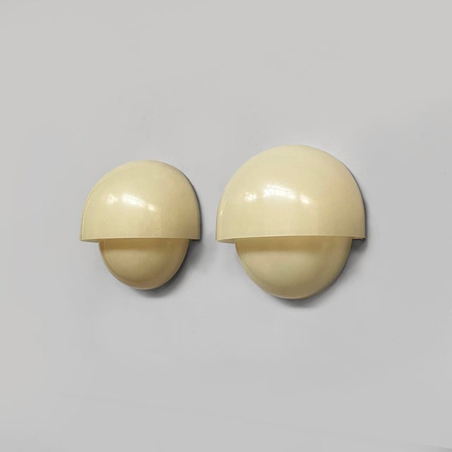 Mid-Century Modern Mid-Century Modern Italian Plastic Wall Lamps Mania by Vico Magistretti for Artemide, 1960s, Set of 2 For Sale - Image 3 of 15