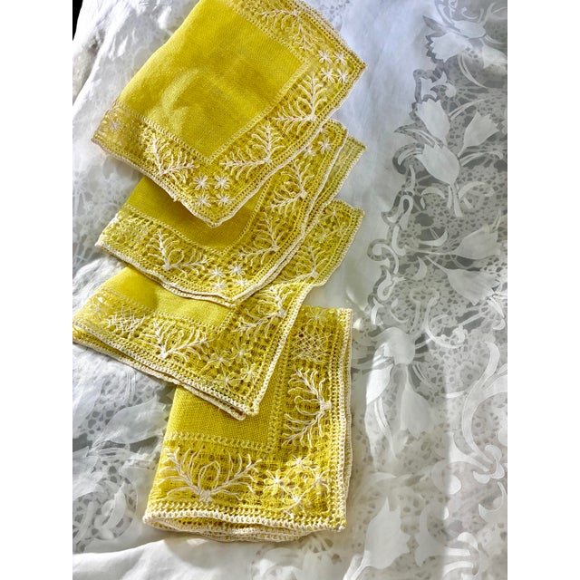 Vintage the Irish Linen Shop LTD Luxury Tablelinen Placemat & Doily or Napkins Made in Italy Set of 4 Pieces 100% Linen and Lace For Sale In Miami - Image 6 of 11