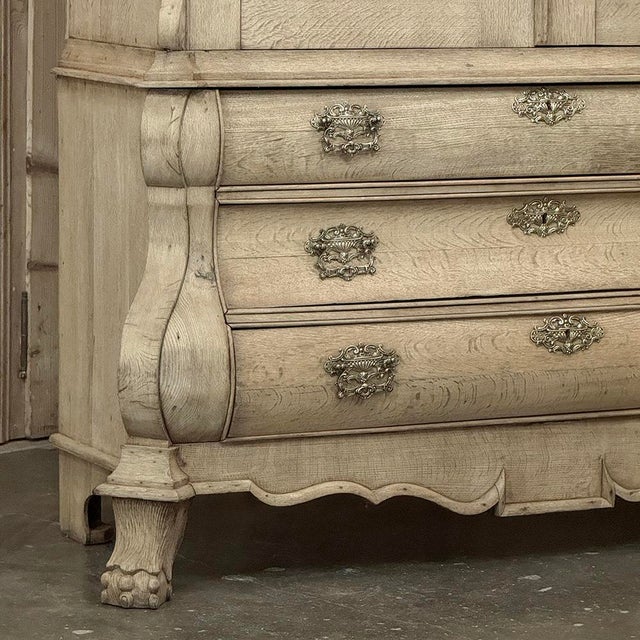 18th Century Dutch Baroque Stripped Oak Linen Press For Sale - Image 11 of 18
