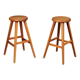 Thomas Moser Pair Of Cherry Splay Leg Counter Stools For Sale