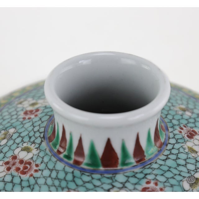 Mid 18th Century Antique Chinese Kangxi Period Plum Vase With Five-Colored Figures and Stories, Marked With the Kangxi Reign For Sale - Image 5 of 11