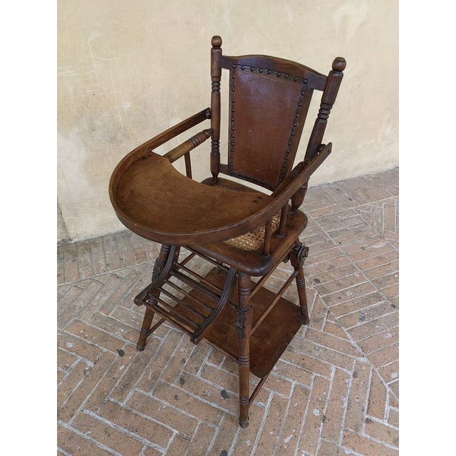 French Children's Chair in Walnut, Late 1800s, in Flawless conditions. Designed before 1890