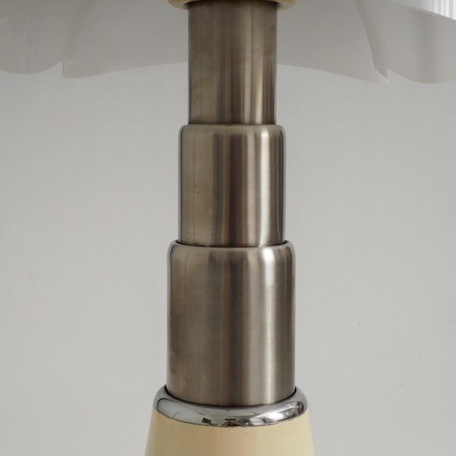 Vintage Pipistrelle Table Lamp by Gae Aulenti for Martinelli Luce, 1970s For Sale - Image 10 of 17