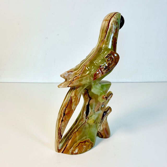 1970s Vintage Mediterranean Italian Coastal Polished Marble Onyx Parrot Sculpture. For Sale - Image 11 of 18