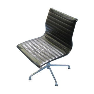 Herman Miller Eames Aluminum Group Chair - Black For Sale