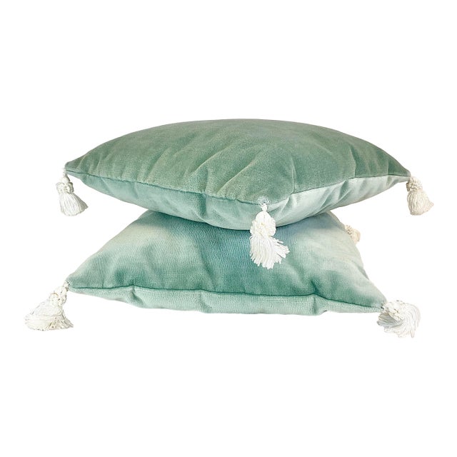 1980s Vintage Hollywood Regency Velvet Small Decorative Pillows, White Corner Tassels - A Pair For Sale