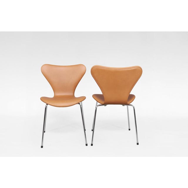 Series 7 Dining Chairs in Cognac Leather by Arne Jacobsen for Fritz Hansen, Set of 4 For Sale - Image 5 of 10
