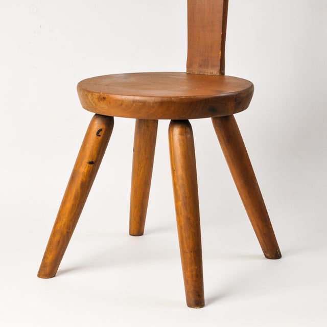 Vintage keyhole chair with round seat and four legs by William Fetner in American Pine. Made in Hamlet, North Carolina,...