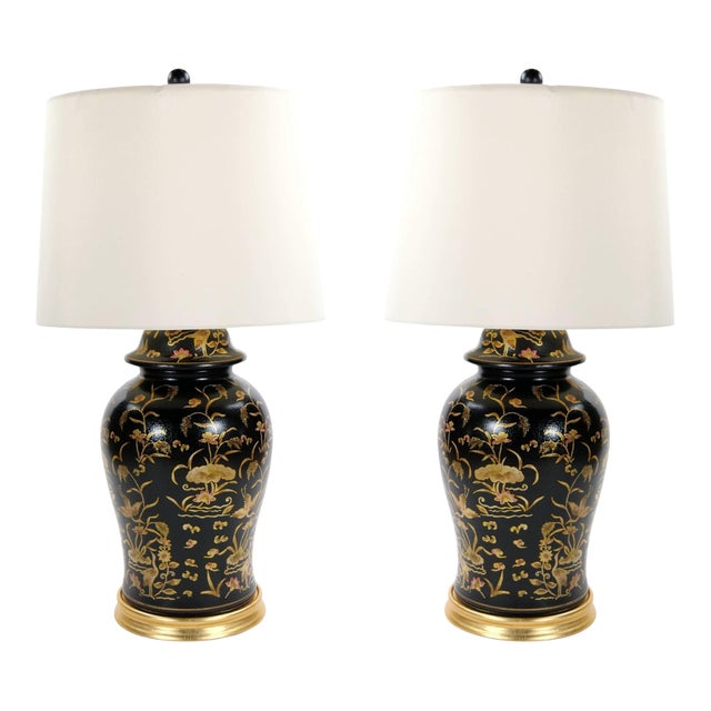 English Chinoiserie Style Black Lacquered Porcelain / Gilt Wood Table Lamp For Sale