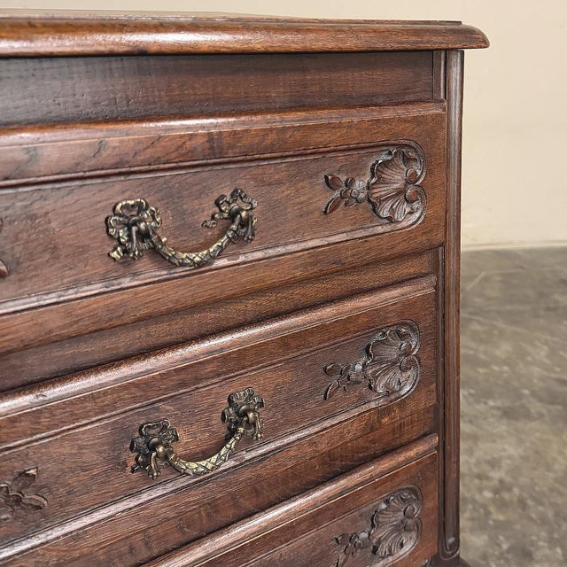 Antique French Louis XV Walnut Petit Commode ~ Nightstand For Sale In Baton Rouge - Image 6 of 11