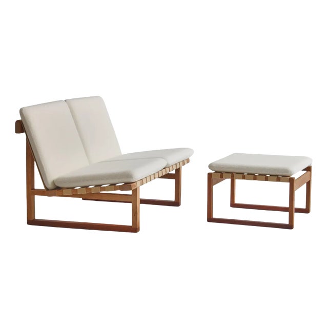 Model 211 2-Seater Sofa in Oak and Ottoman by Børge Mogensen for for Fredericia, 1956, Set of 2 For Sale