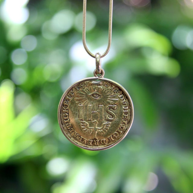 23.6k Gold 1616 German Sophia Ducat Coin Pendant For Sale - Image 10 of 10
