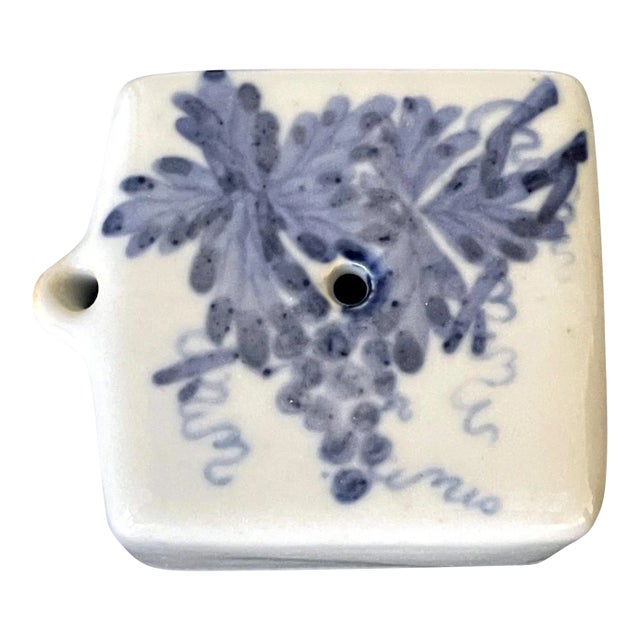 Mid 19th Century Korean Joseon Dynasty Ceramic Water Dropper For Sale