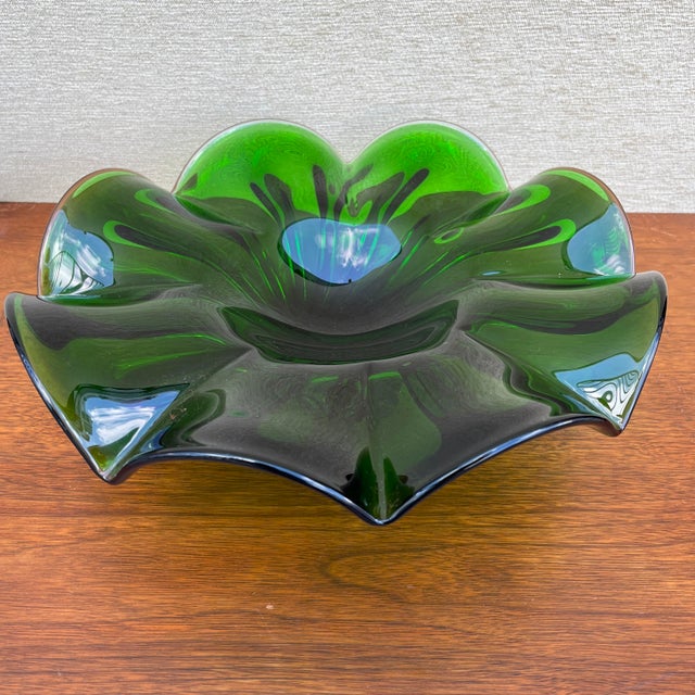Large Mid-Century Modern Handblown Emerald Art Glass Centerpiece. Circa 1960s For Sale - Image 12 of 12