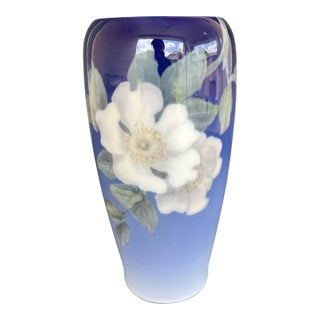 Vintage Royal Copenhagen Blue Flower Pattern 6.5” Vase For Sale