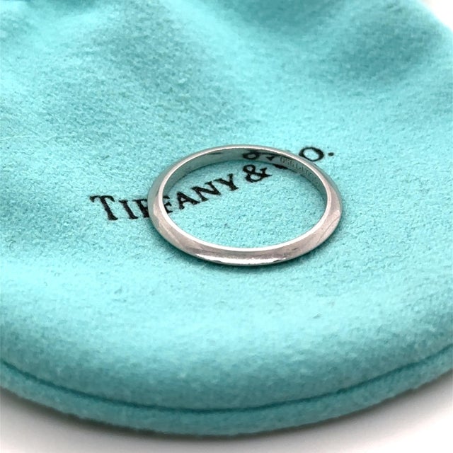 Metal Tiffany & Co. Platinum Knife Edge Wedding Band Ring 2.73g, Size 7 For Sale - Image 7 of 9