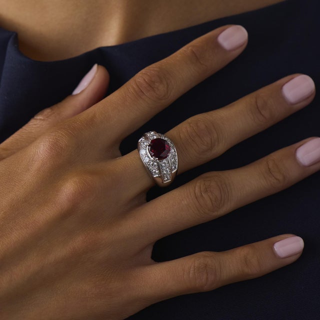 1980s Vintage Gia 2.58 Carat Ruby Diamond 18k White Gold Cocktail Ring, Size 7.75 For Sale - Image 5 of 6