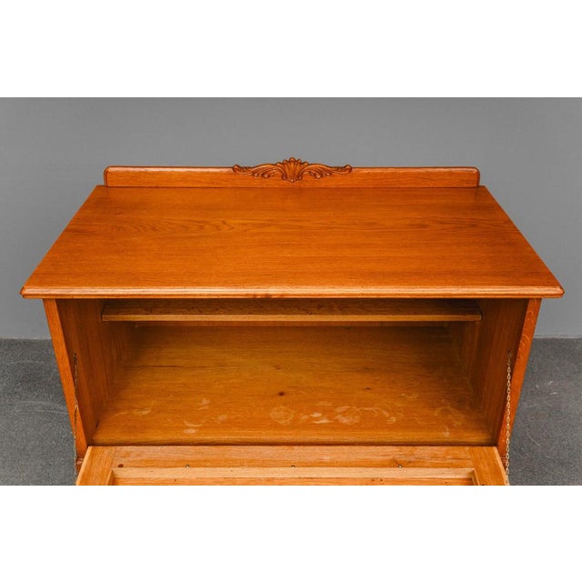 Art Nouveau Chest of Drawers in Oak For Sale - Image 15 of 18