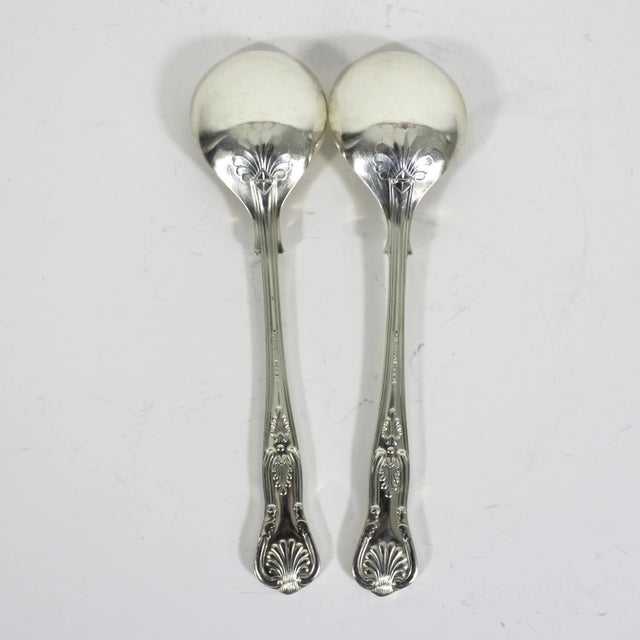 English 1980s Newbridge Kings Shell Pattern Silverplate Large Serving Spoons- Set of 2 For Sale - Image 3 of 7