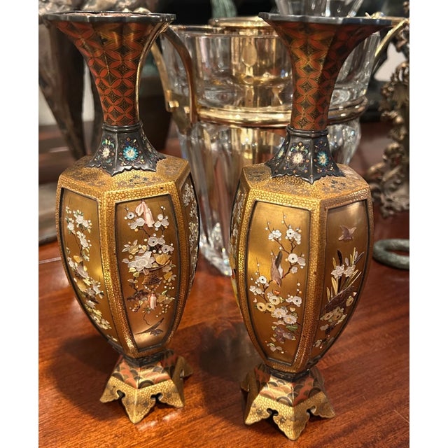 Exceptional Pair of Antique Japanese Meiji Period Shibayama Vases – Silver & Gold Lacquer, C. 1890 For Sale - Image 9 of 18