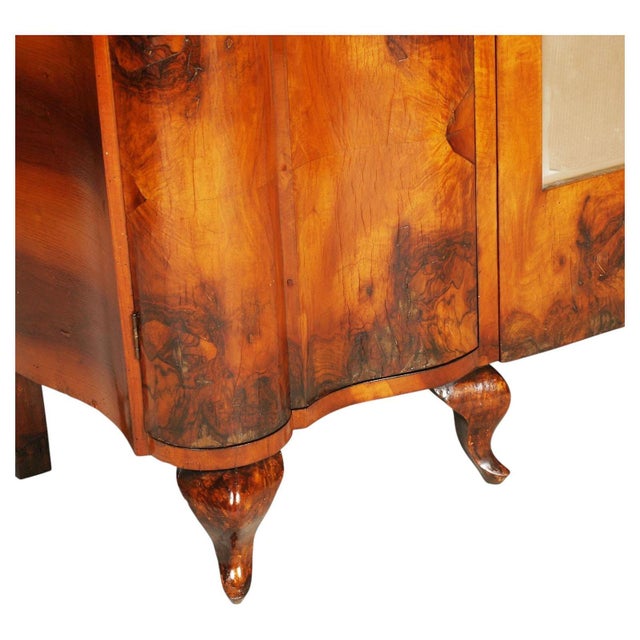 Italian Baroque Revival Walnut and Burl Walnut Wardrobe from Palazzi dell’Arte Cantù, 1940s For Sale - Image 4 of 10