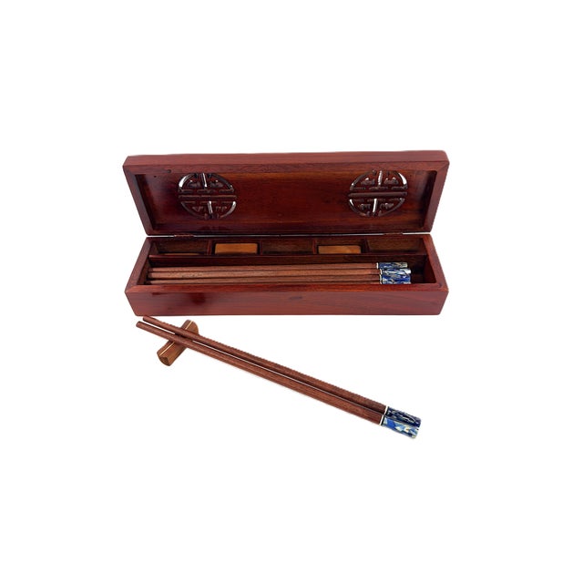 2020s Asian Modern Vietnamese Wooden Chopsticks for 8 With Blue Mother of Pearl Marbled Tips Decorative Storage Box and Coordinating Rests - 25 pcs For Sale - Image 5 of 11