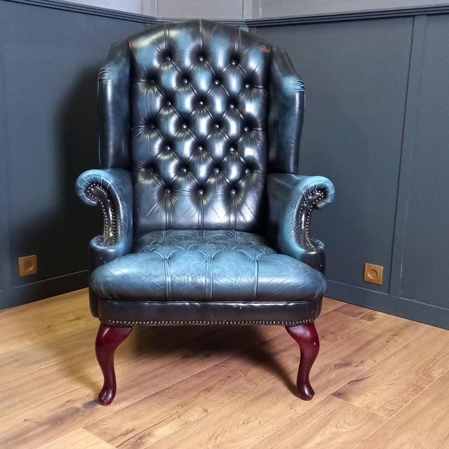 Blue Chesterfield Barrelback Blue Club Chair, 1970s For Sale - Image 8 of 18