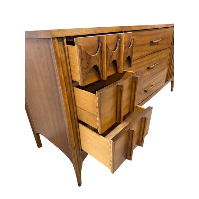 Brown Mid-Century Modern Kent Coffey Perspecta 9-Drawer Walnut Dresser For Sale - Image 8 of 14
