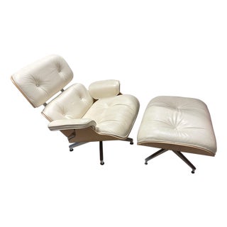 Eames White leather white Ash Lounge chair by Herman Miller 2014 Clean For Sale