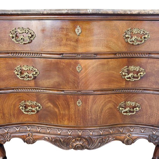 Henredon 1980s Henredon Louis XV Style Serpentine Mahogany Commode With Marble Top & Ball and Claw Feet For Sale - Image 4 of 18