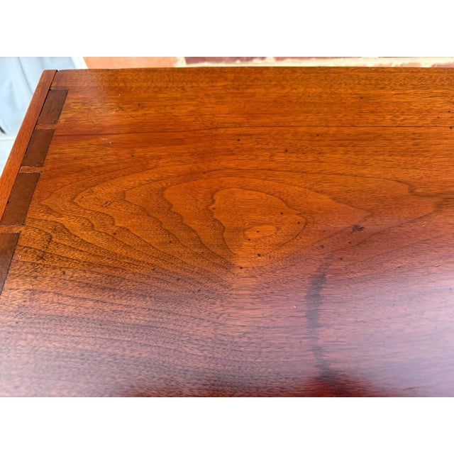 19th Century Antique Chippendale Style Hand Cut Dovetailed Top 4 Drawer Bachelor Chest. For Sale - Image 5 of 18