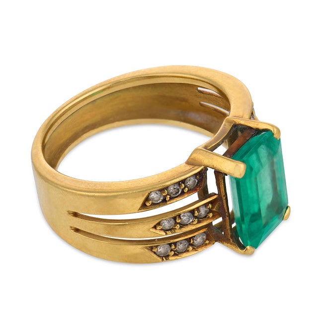 Vintage Gia 2.15 Carat Colombian Emerald Diamond 18k Yellow Gold Ring, Size 6.5 For Sale - Image 4 of 5