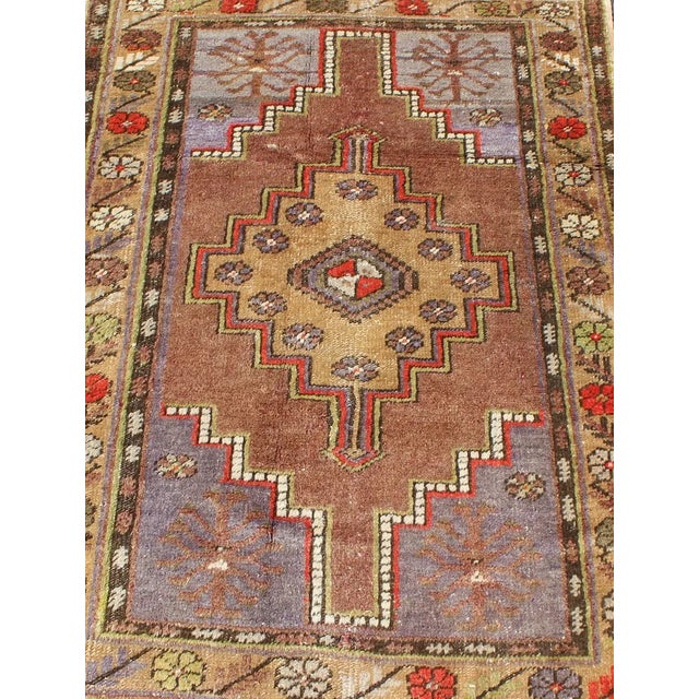 Textile Vintage Oushak With Geometric Motifs Filled With Array For Sale - Image 7 of 12