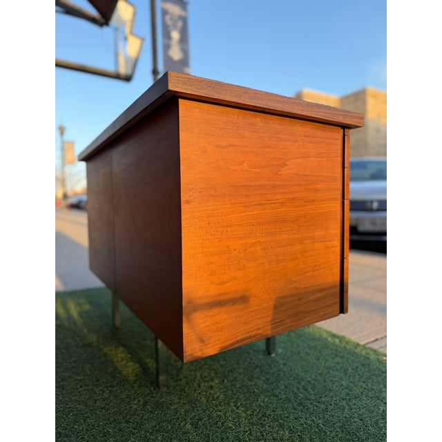 Brown Mid-Century Modern 7 Drawer Executive Sideboard File by Stow Davis For Sale - Image 8 of 13