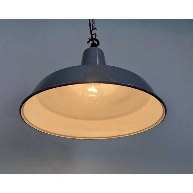 Industrial British Grey Enamel Factory Pendant Lamp from Benjamin Electric Manufacturing Company, 1960s For Sale - Image 10 of 17