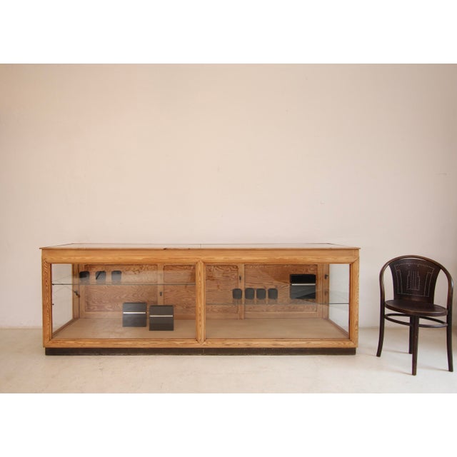 Bauhaus Large Mid-Century Shop Display Counter, 1930s For Sale - Image 3 of 18