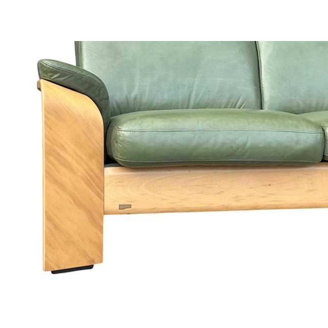 Avocado 1960s Ekornes Scandinavian Modern Olive Green Leather Sofa With Sculptural Bentwood Frame For Sale - Image 8 of 15
