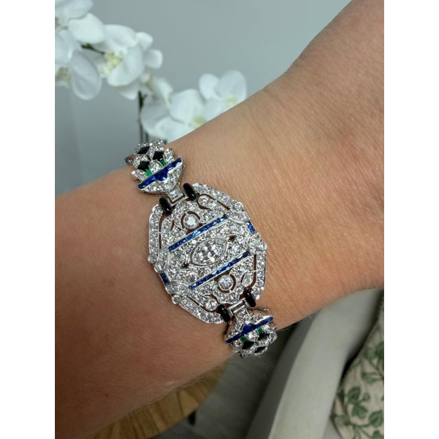 This stunning bracelet from the Art Deco era consists of numerous marquise, old European, single and carré cut diamonds...