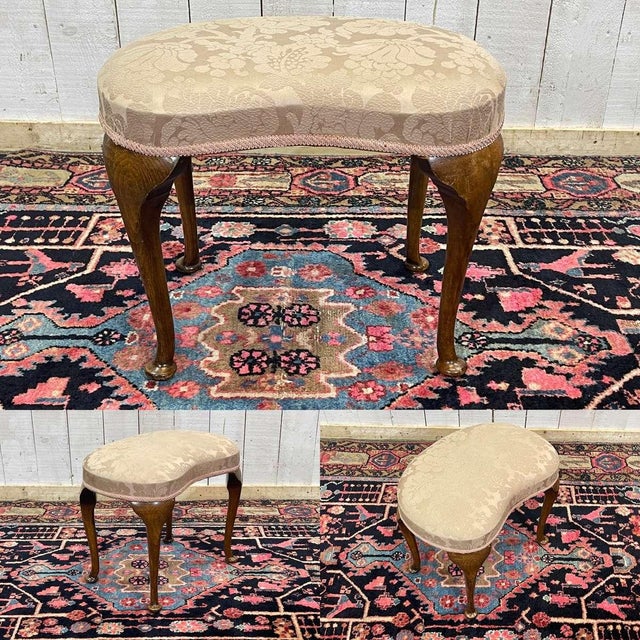 English Chippendale dressing stool from the 1950s in beech - L=56cm, D=36cm, H=42cm.